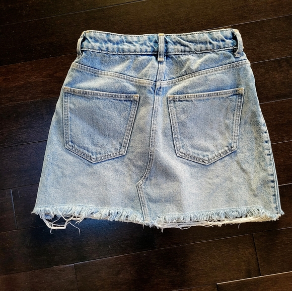 Zara frayed denim skirt size xs (24 waist) - Picture 2 of 3